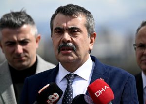 Bakan Tekin: 38 bin arkadaşımızın yüzde 80'inin görev süresi uzatıldı