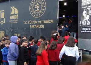 Gezen Sinema tırı, 7 yılda 358 ilçeye ulaştı