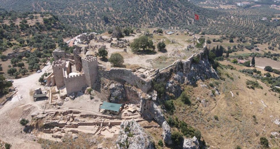 Beçin Antik Kenti'ndeki kazılarda ok uçları bulundu