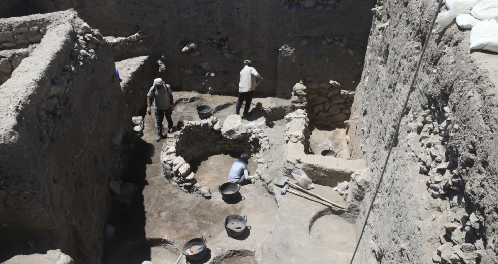 Yassı Höyük'te Geç Tunç Çağı'na ait yapı ve silolar gün yüzüne çıkarıldı