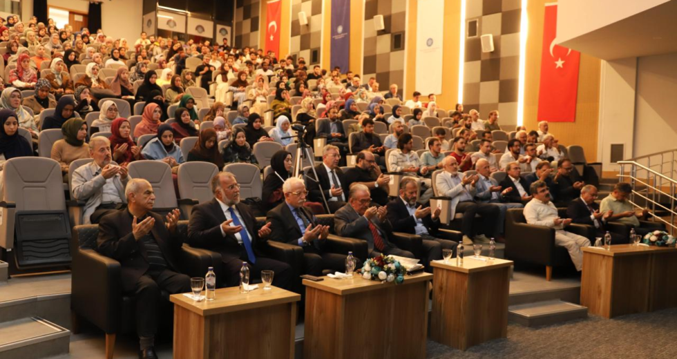 Necmettin Erbakan Üniversitesi akademik yıl açılış töreninde Gazze'deki insanlık dramına dikkat çekildi