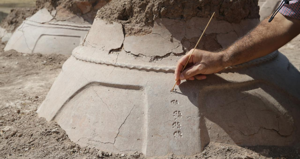 Van'da çivi yazılı 76 küp ortaya çıkarıldı