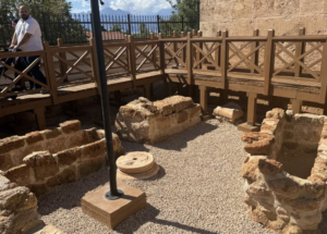 Yivli Minare çevresinde açığa çıkarılan mezarlar koruma altında