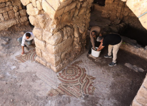 Midyatta 1500 yıllık mozaik keşfi