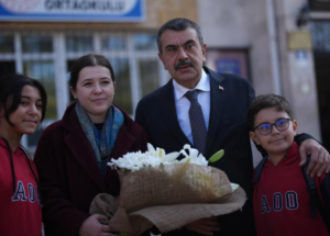 Bakan Tekin'den öğretmenlere mektup: Her çocuğun geleceği size emanet