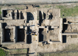 Van'daki Osmanlı kışlasında askerlerin dokuz taş oynadığı belirlendi