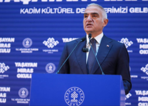 Bakan Ersoy: Yaşayan Miras Okulunu Ankara'da pilot olarak başlatıyoruz