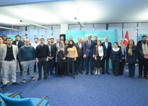 Bakan Ersoy, Berlin'de Türkçe öğrenen gençlerle buluştu