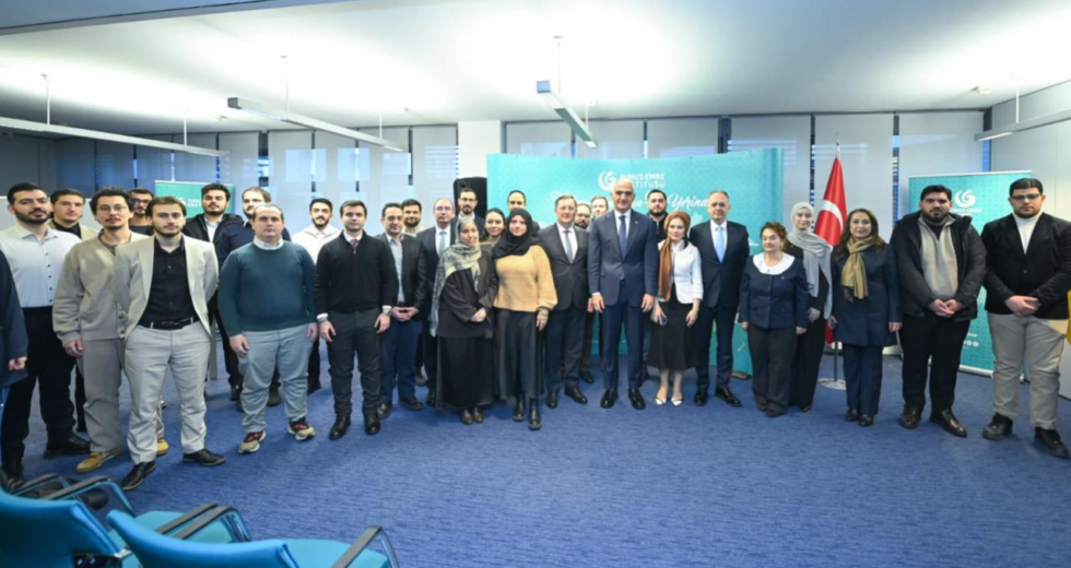 Bakan Ersoy, Berlin'de Türkçe öğrenen gençlerle buluştu