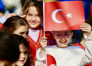 Öğrenciler ikinci döneme Bayrak Sevgisi ile başlayacak