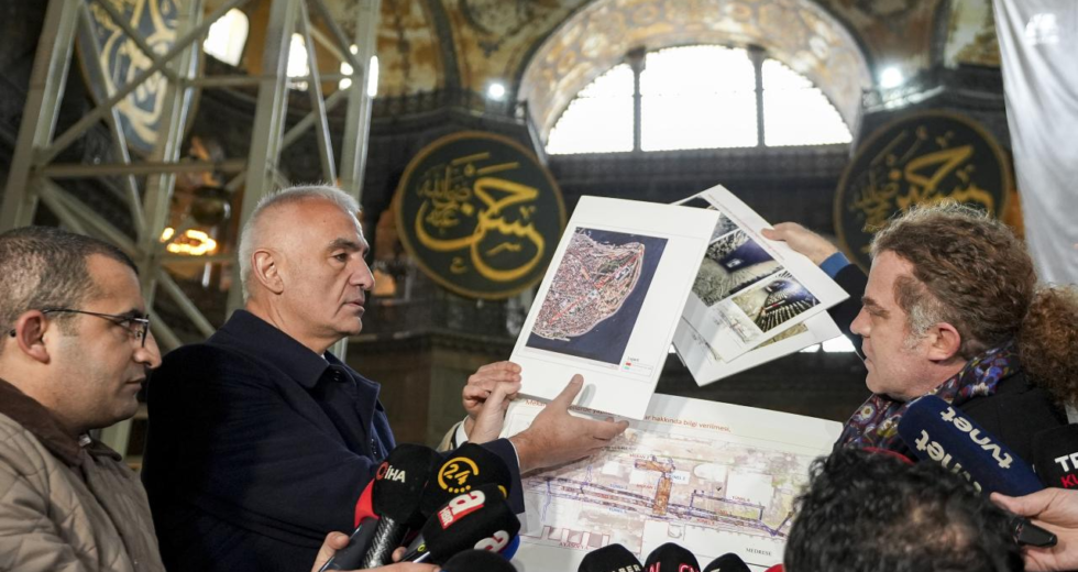 Bakan Ersoy: Ayasofya'da süreç devam ediyor, Sultanahmet'te çalışmalar tamamlandı