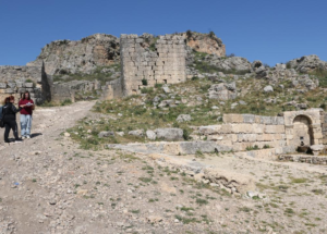 Sillyon Antik Kenti'nde Osmanlı'da köy meydanı olarak kullanılan alan belirlendi