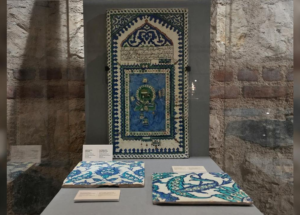 Çalınan 16ncı yüzyıllık iki çini Türkiye'ye iade edildi