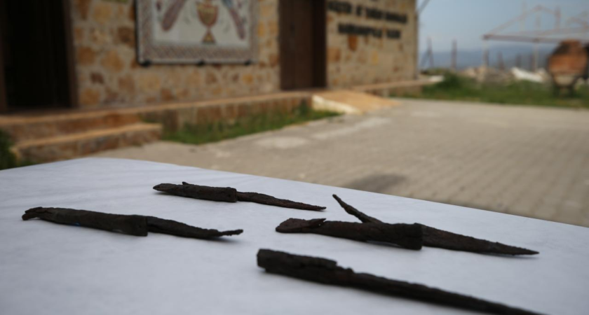 Hadrianopolis Antik Kenti'nde 1500 yıllık bıçaklar gün yüzüne çıkarıldı