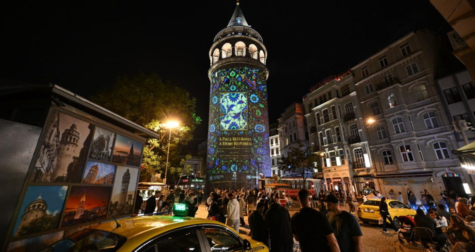 Galata Kulesi'nde kültürel miras için farkındalık gösterisi