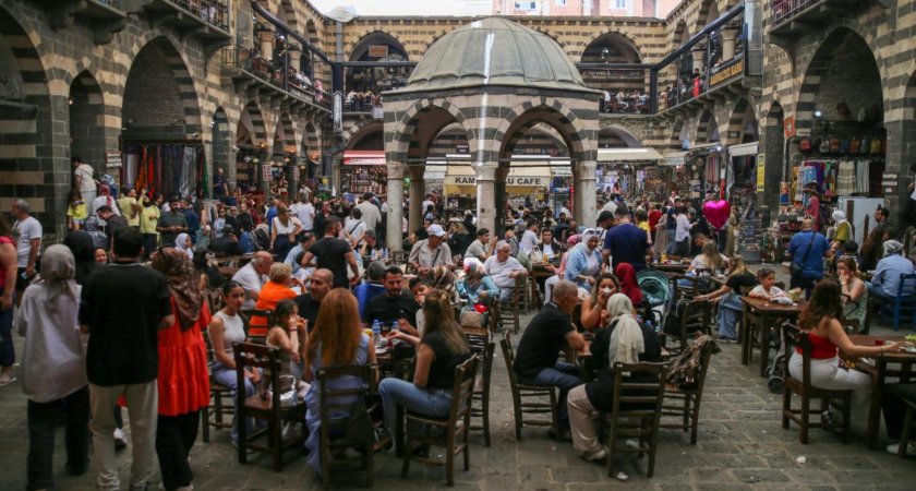Diyarbakır ve Mardin'de bayram tatili yoğunluğu