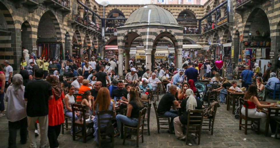 Diyarbakır ve Mardin'de bayram tatili yoğunluğu