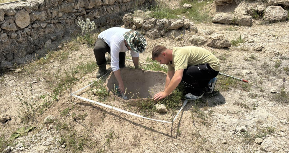 Hadrianapolis Antik Kenti'nde 1750 yıllık pitos mezar bulundu