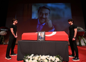 Kadir İnanır için Harbiye Muhsin Ertuğrul Sahnesi'nde cenaze töreni düzenlendi
